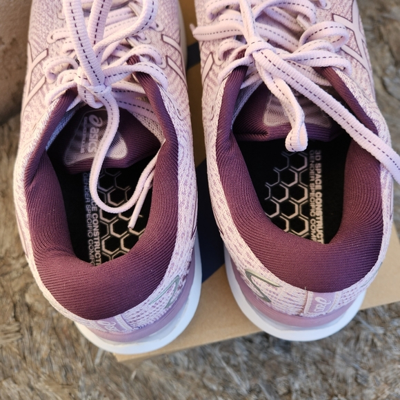 Asics Gel-Cumulus 24 Shoes - Picture 8 of 16